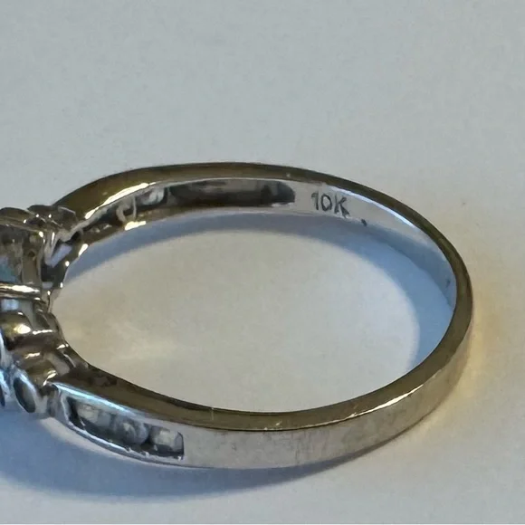 Elegant 10k white gold Aquamarine diamond Ring sz 7 - Picture 5 of 7